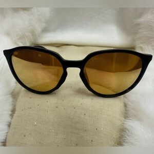 Women’s like new Oakley Prizm polarized Sunglasses!